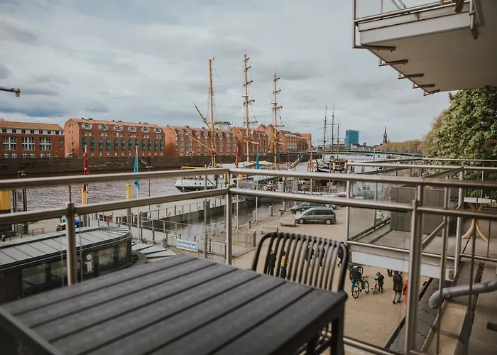 Moderne Wohnung Mit Weserblick Und Uferpromenade